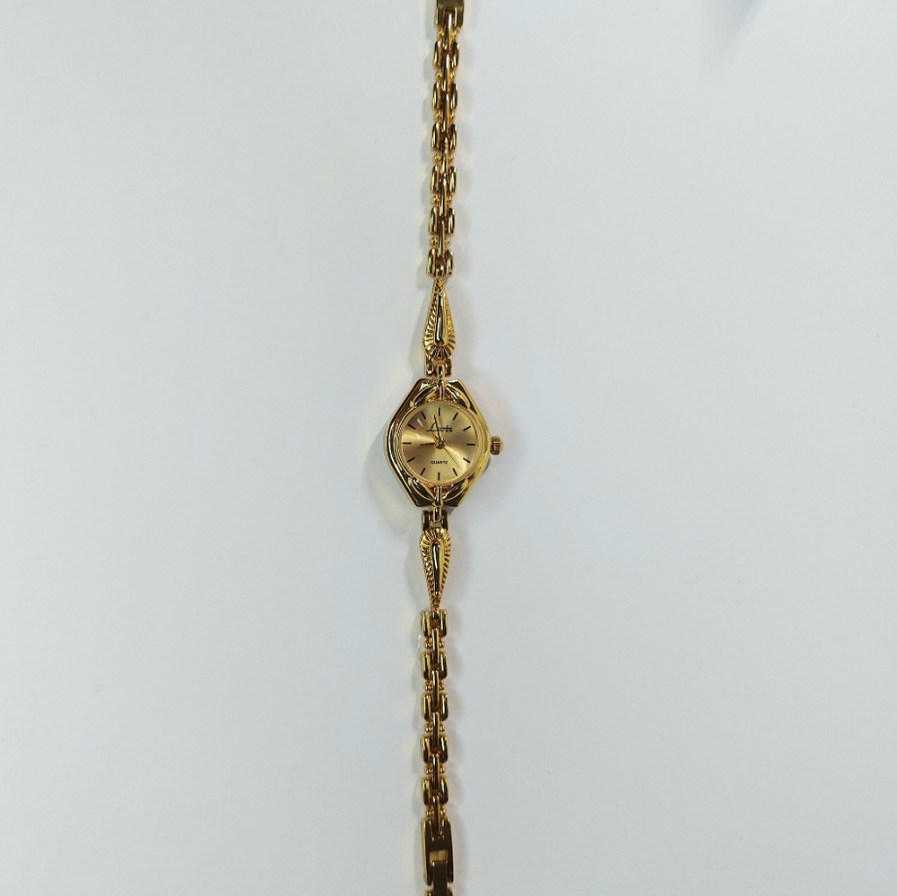 Elegant Gold Women's Bracelet Watch